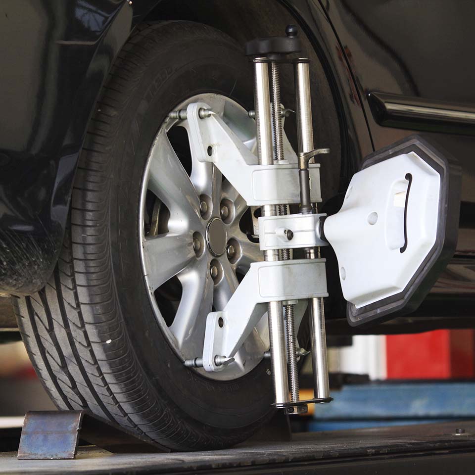 Car wheel fixed with computerized wheel alignment machine clamp